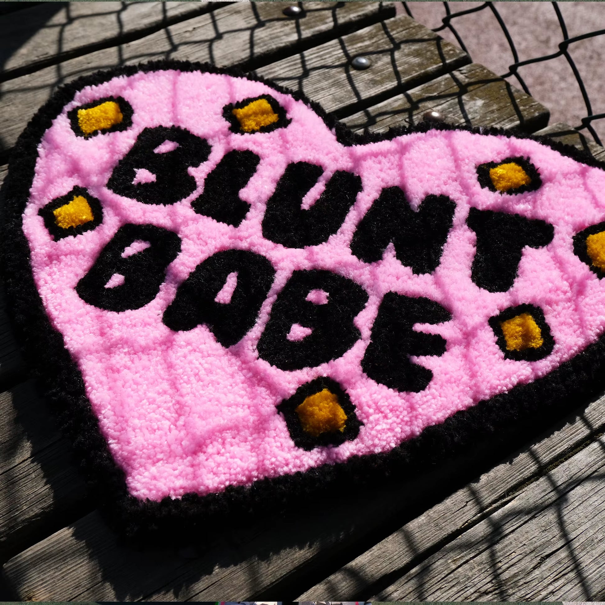 Blunt Babe Tufting Rug 100% Handmade Pink Heart Shape Tufted Rug Bathmat Bedroom Carpet Cloakroom Mat Floor Pad Home Decor